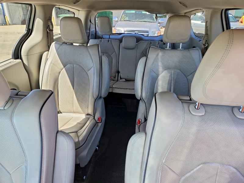53174696 :رقم المزاد ، 2C4RC1N77JR126762 vin ، 2018 Chrysler Pacifica مزاد بيع