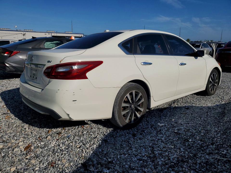 2018 Nissan Altima მანქანა იყიდება აუქციონზე, vin: 1N4AL3AP4JC266216, აუქციონის ნომერი: 54608596
