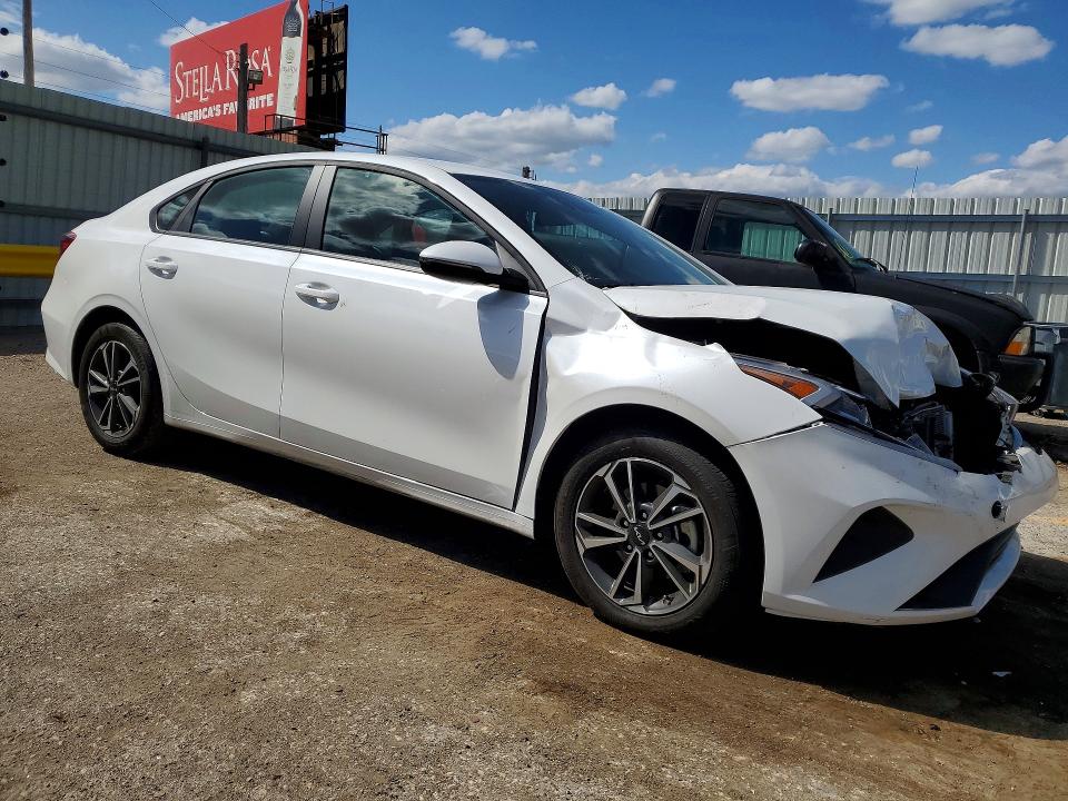 2024 Kia Forte მანქანა იყიდება აუქციონზე, vin: 3KPF24AD5RE827820, აუქციონის ნომერი: 52473336