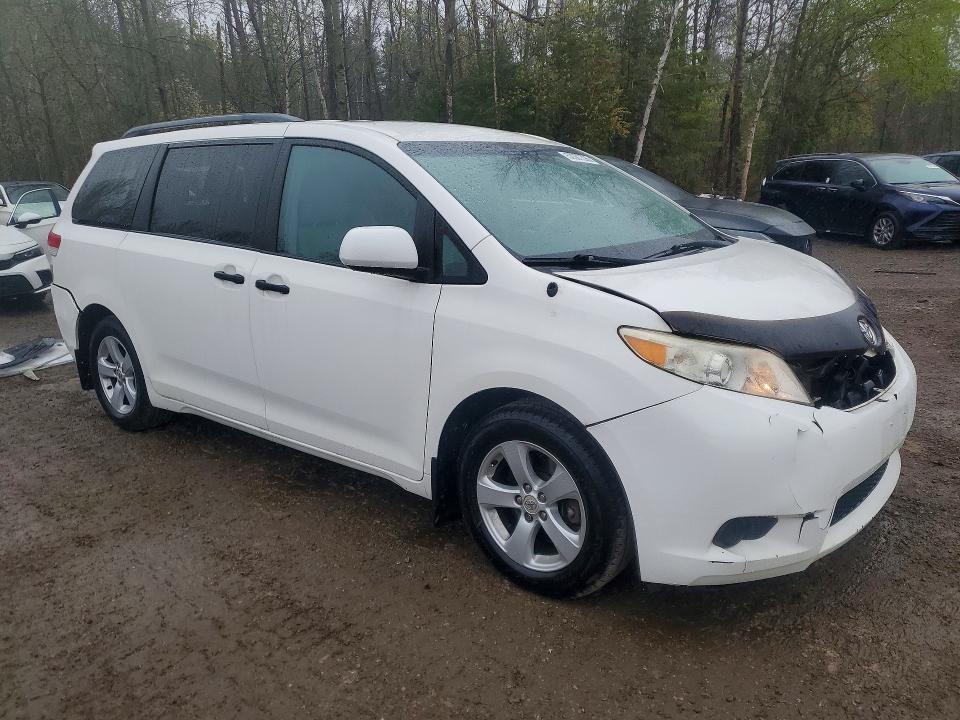 2011 Toyota Sienna მანქანა იყიდება აუქციონზე, vin: 5TDZK3DCXBS026726, აუქციონის ნომერი: 52387396