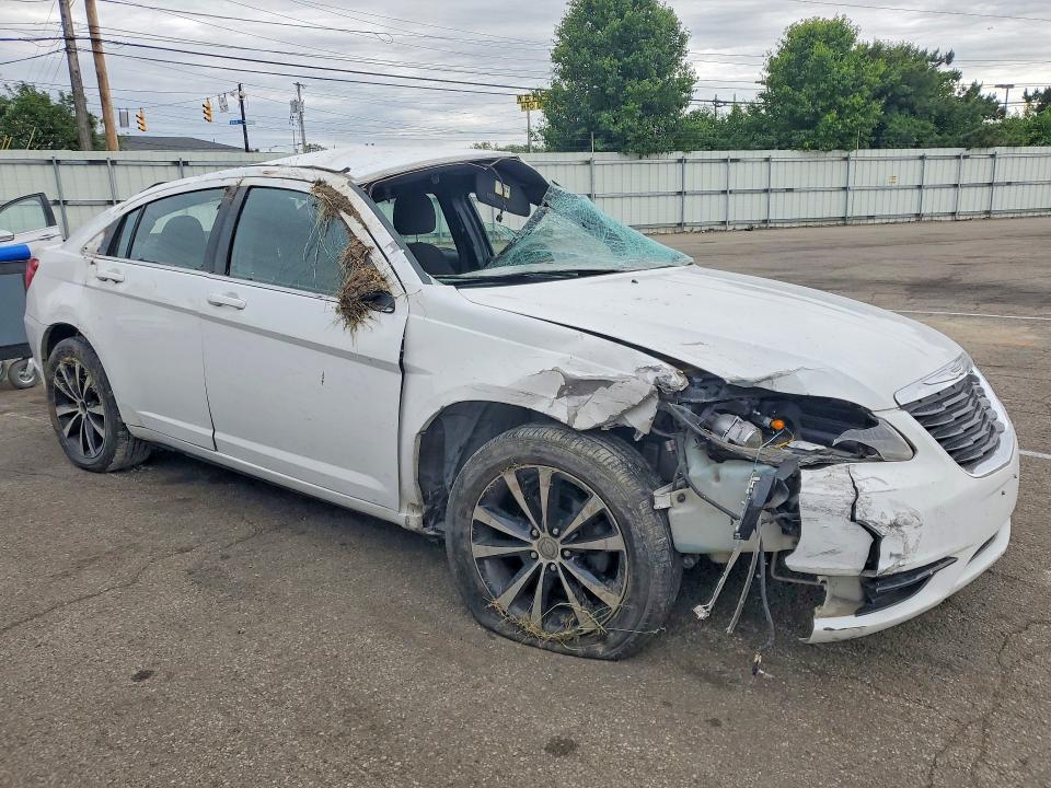 53526286 :رقم المزاد ، 1C3CCBBB6DN580270 vin ، 2013 Chrysler 200 مزاد بيع