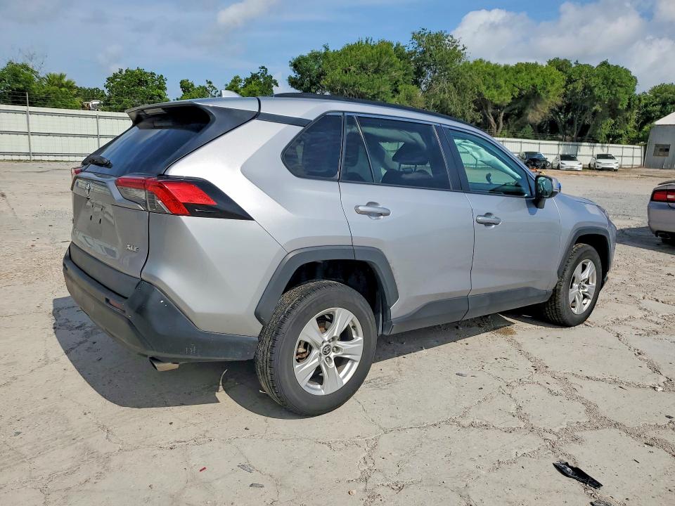 Продажа на аукционе авто 2021 Toyota Rav4, vin: 2T3W1RFV6MC126770, номер лота: 54947216
