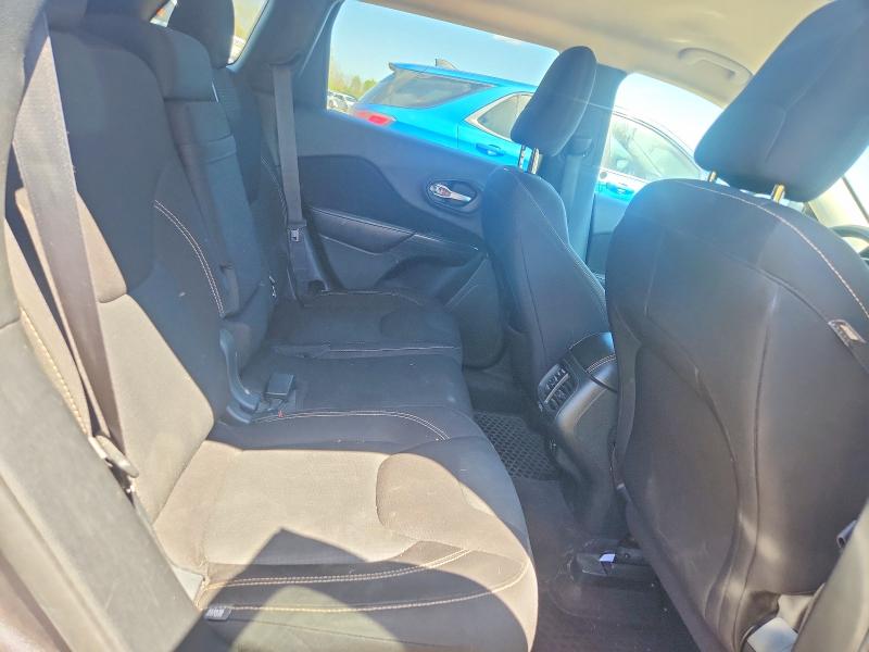 53369446 :رقم المزاد ، 1C4PJMCS8GW220980 vin ، 2016 Jeep Cherokee مزاد بيع