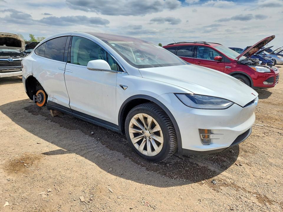 52499456 :رقم المزاد ، 5YJXCDE23JF112060 vin ، 2018 Tesla Model X مزاد بيع