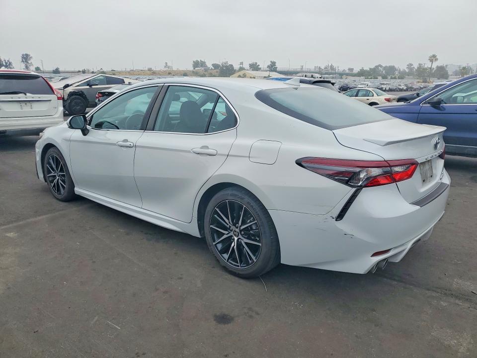 53381106 :رقم المزاد ، 4T1S31AK7NU043719 vin ، 2022 Toyota Camry Hybrid مزاد بيع