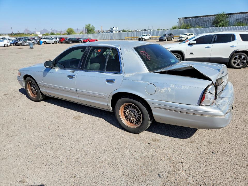 53280046 :رقم المزاد ، 2FAFP74W0YX214325 vin ، 2000 Ford Crown Victoria مزاد بيع