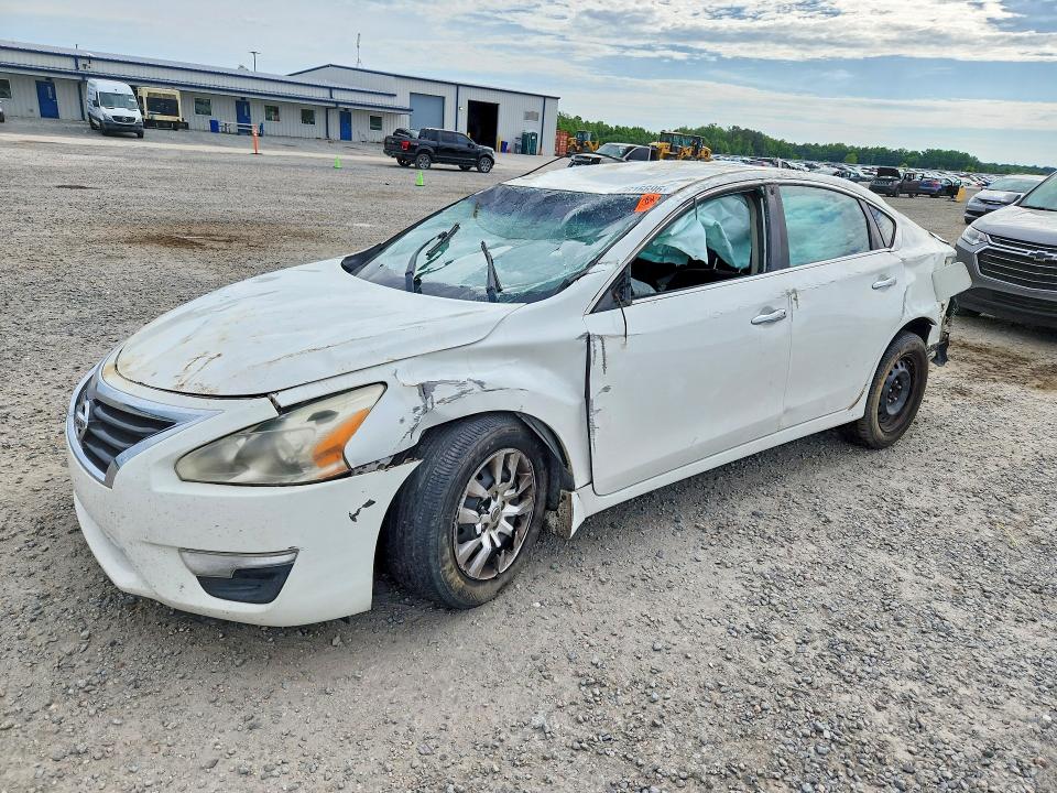 2015 Nissan Altima მანქანა იყიდება აუქციონზე, vin: 1N4AL3AP1FC299178, აუქციონის ნომერი: 52616696