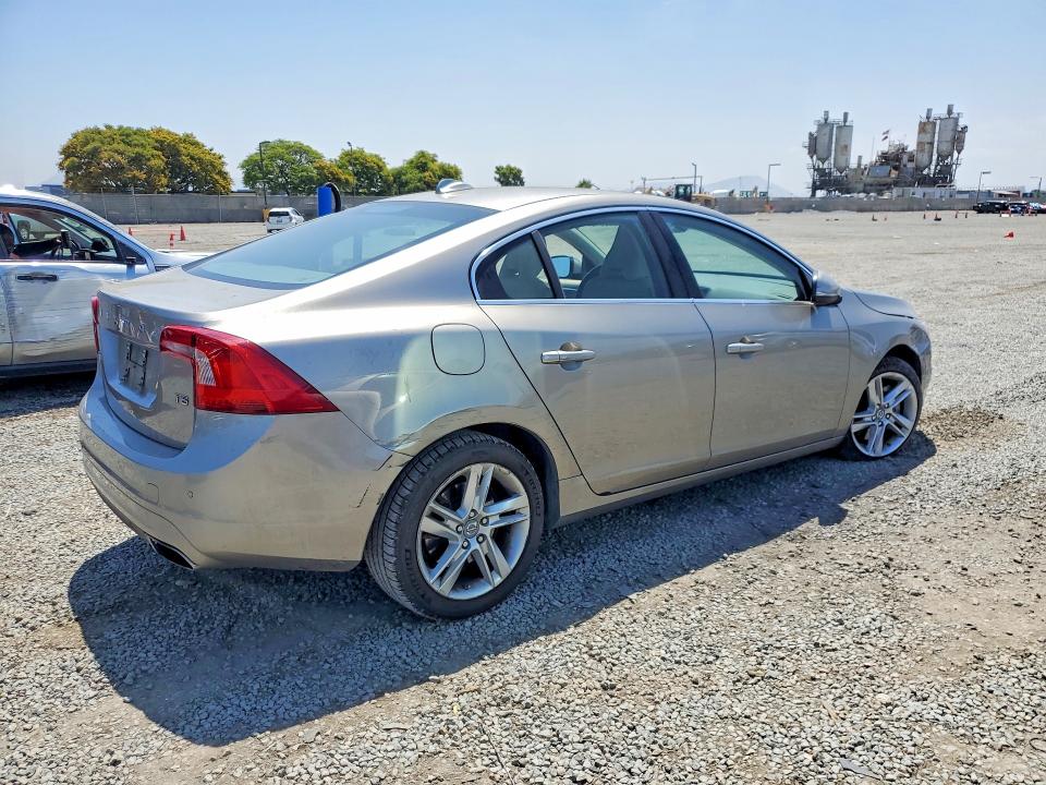 53080816 :رقم المزاد ، YV1612FS0E1292918 vin ، 2014 Volv S60 مزاد بيع