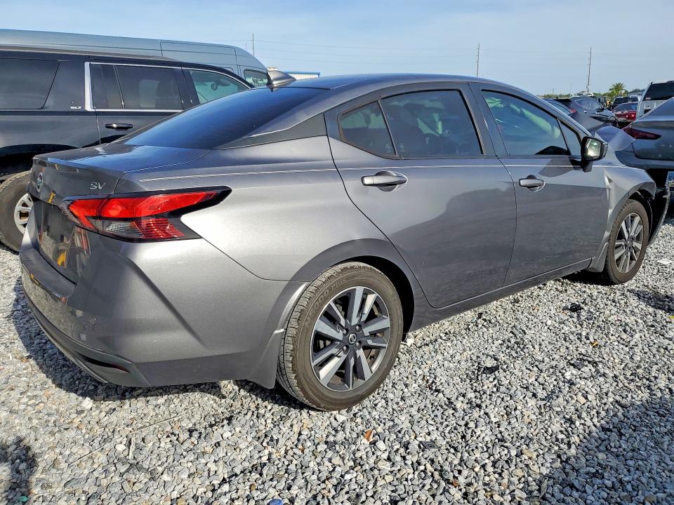 52351196 :رقم المزاد ، 3N1CN8EV2ML895598 vin ، 2021 Nissan Versa مزاد بيع