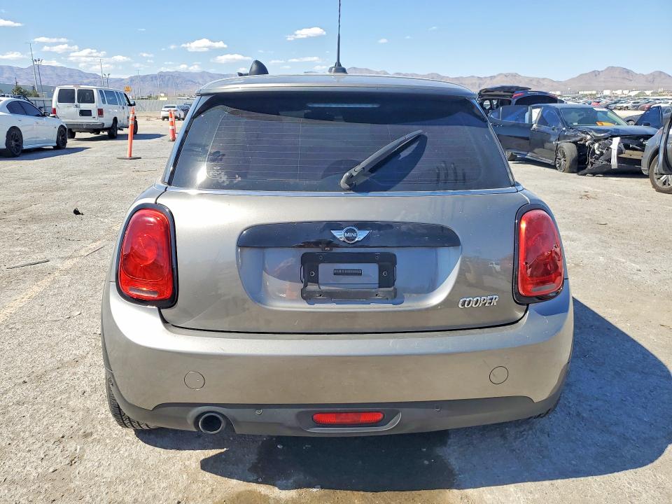 55185306 :رقم المزاد ، WMWXP5C59J2G62616 vin ، 2018 Mini Cooper مزاد بيع