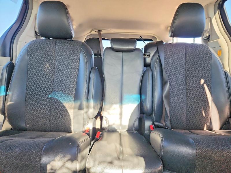 52269646 :رقم المزاد ، 5TDXK3DC5DS383970 vin ، 2013 Toyota Sienna مزاد بيع