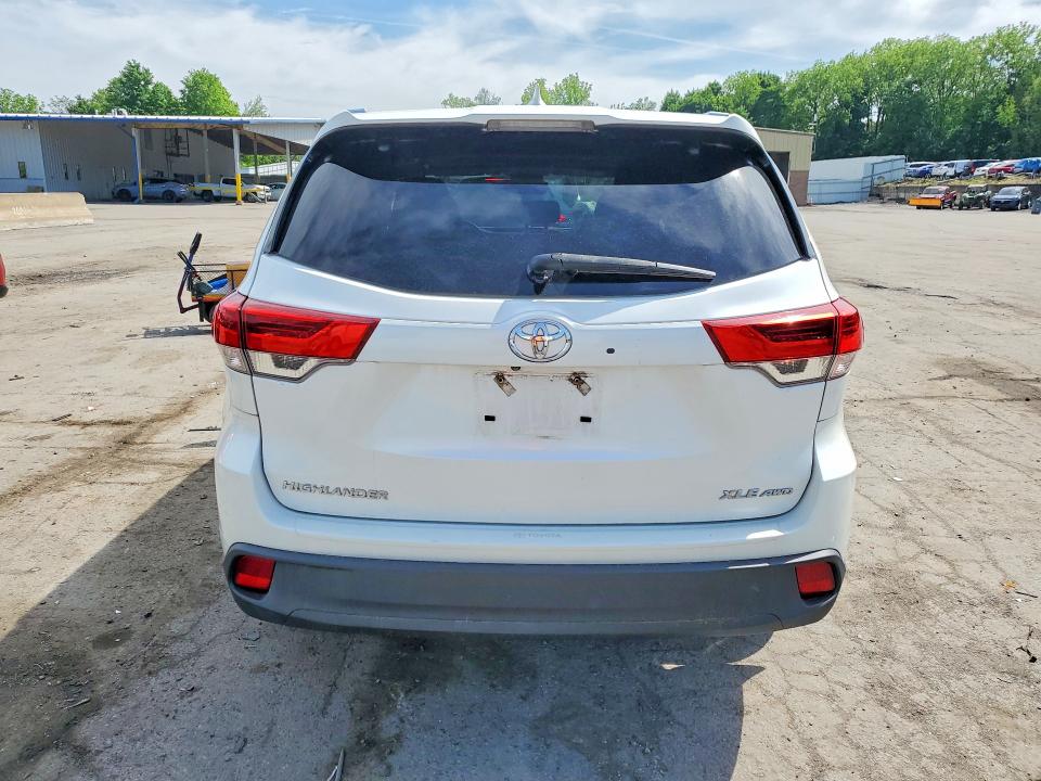Продажа на аукционе авто 2019 Toyota Highlander, vin: 5TDJZRFH5KS924476, номер лота: 55233516