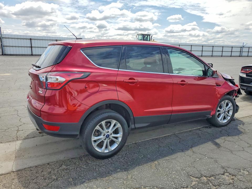 Продажа на аукционе авто 2017 Ford Escape, vin: 1FMCU0GD8HUB02902, номер лота: 55427436