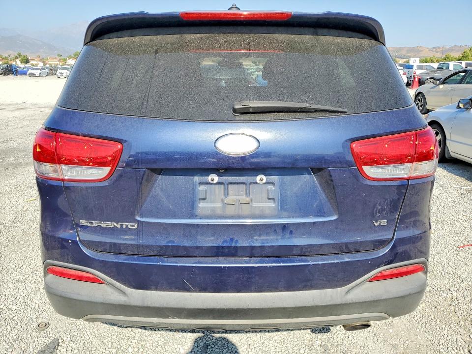 53793236 :رقم المزاد ، 5XYPG4A56JG360932 vin ، 2018 Kia Sorento مزاد بيع