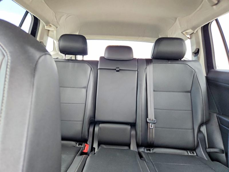 52355486 :رقم المزاد ، 3VV3B7AX4JM210161 vin ، 2018 Volkswagen Tiguan مزاد بيع