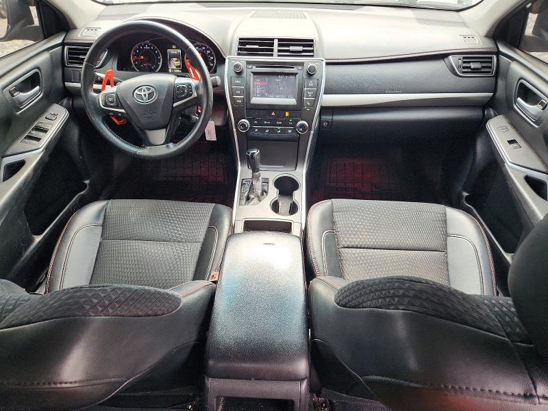 52319826 :رقم المزاد ، 4T1BF1FK3FU116067 vin ، 2015 Toyota Camry مزاد بيع