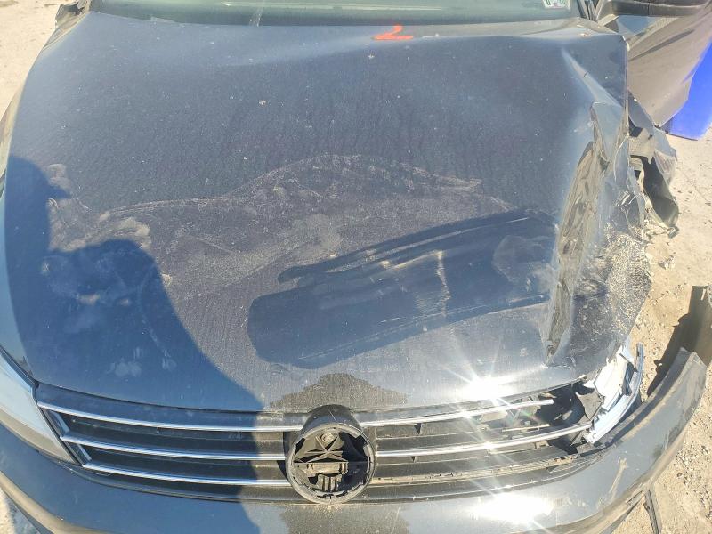 54063256 :رقم المزاد ، 3VW2B7AJ1HM377218 vin ، 2017 Volkswagen Jetta مزاد بيع