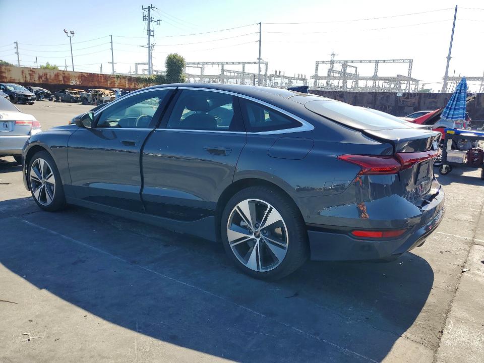 52835086 :رقم المزاد ، WAU2CAGH1SA014047 vin ، 2025 Audi A6 E-tron مزاد بيع