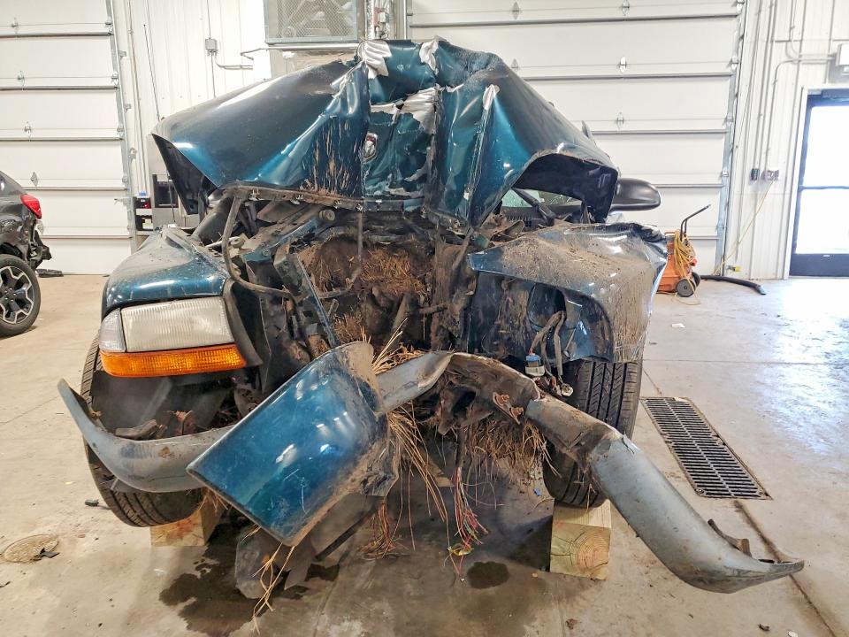 52839976 :رقم المزاد ، 1B7FL26X0WS633788 vin ، 1998 Dodge Dakota مزاد بيع