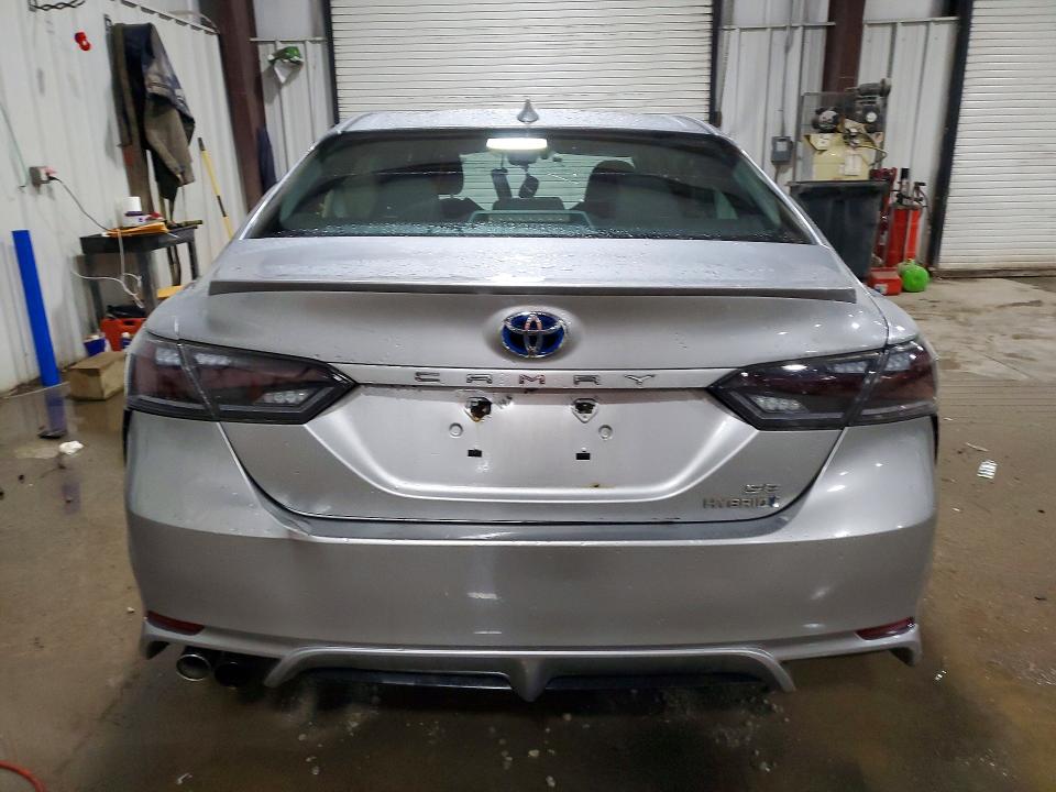 53950136 :رقم المزاد ، 4T1B21HK6JU507702 vin ، 2018 Toyota Camry Hybrid مزاد بيع