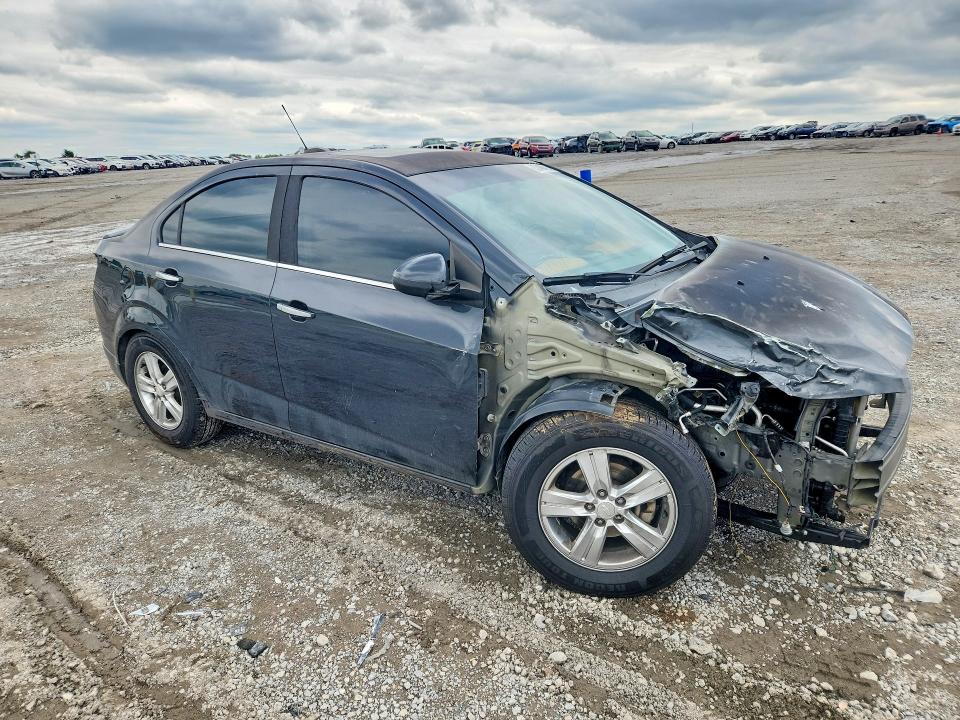 52484276 :رقم المزاد ، 1G1JE5SB2F4174650 vin ، 2015 Chevrolet Sonic مزاد بيع