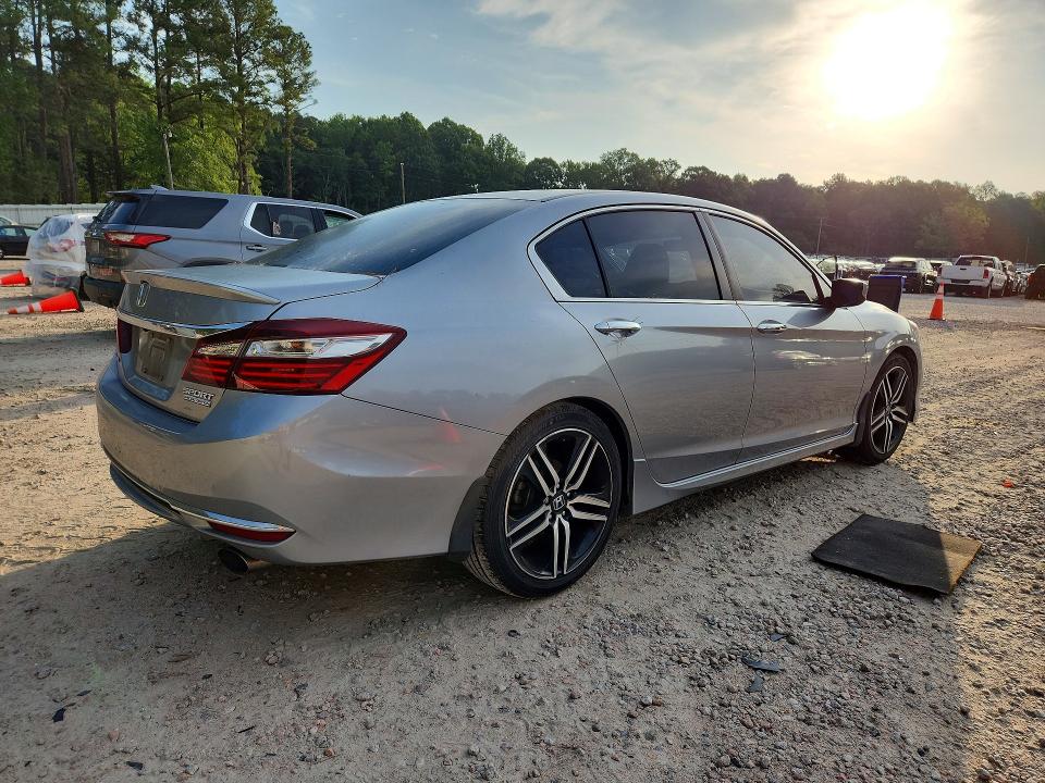 Продаж на аукціоні авто 2017 Honda Accord, vin: 1HGCR2F18HA128556, номер лоту: 54716126
