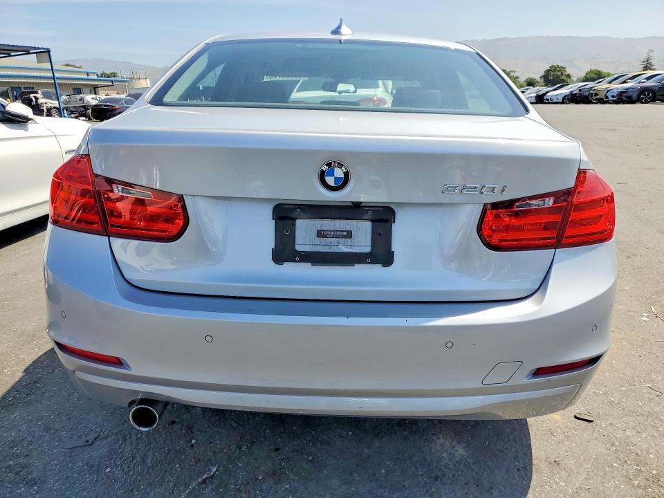 2015 Bmw 320 მანქანა იყიდება აუქციონზე, vin: WBA3B1C54FK139532, აუქციონის ნომერი: 52083776