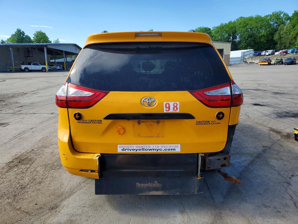 55361836 :رقم المزاد ، 5TDKZ3DC4HS876552 vin ، 2017 Toyota Sienna مزاد بيع