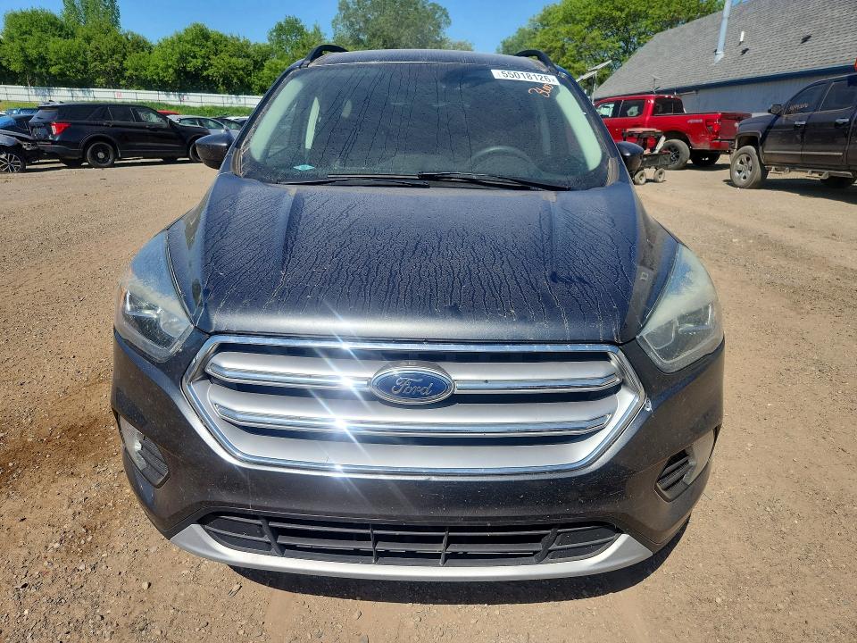 55018126 :رقم المزاد ، 1FMCU9GD5HUD18193 vin ، 2017 Ford Escape مزاد بيع
