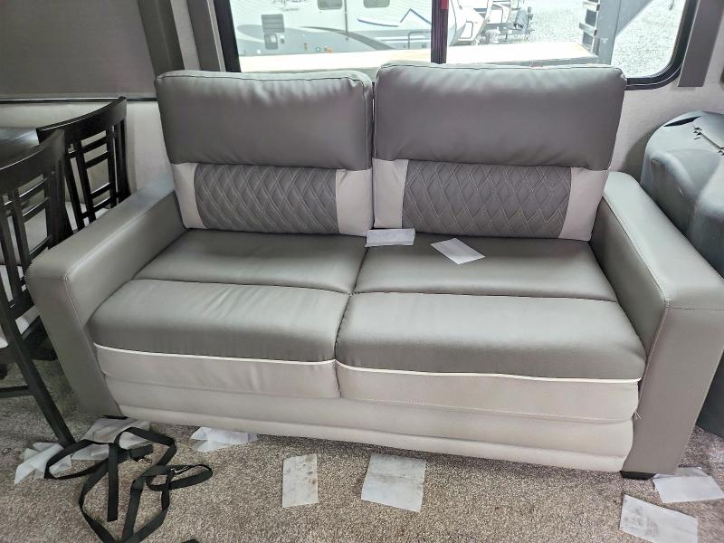 50794596 :رقم المزاد ، 4X4TWDM27MM060106 vin ، 2021 Wildwood Recreational Vehicle (rv) مزاد بيع