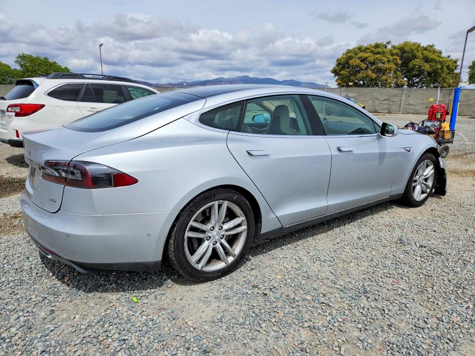 Продажа на аукционе авто 2015 Tesla Model S, vin: 5YJSA1H21FF082302, номер лота: 52237696
