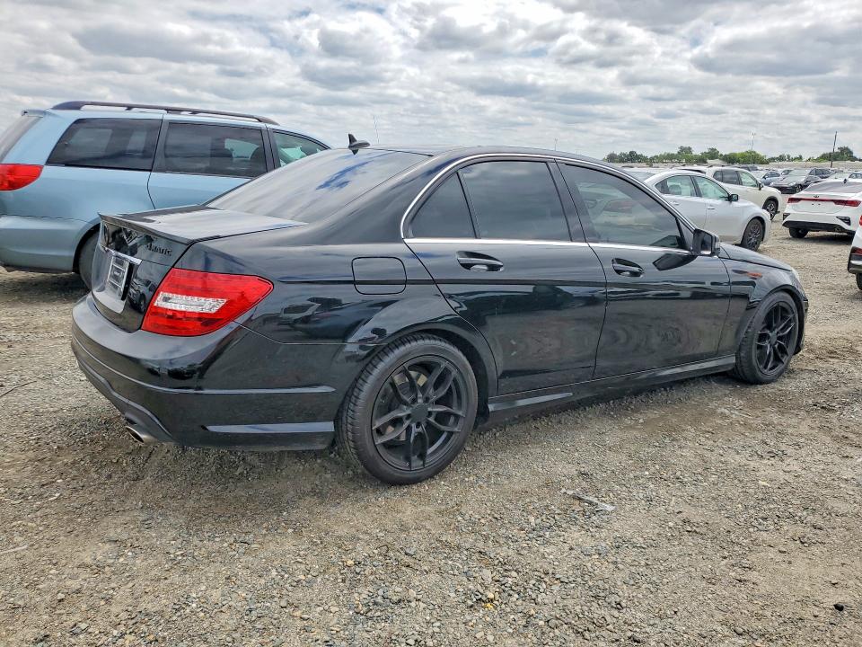 Продажа на аукционе авто 2012 Mercedes-benz C, vin: WDDGF8BB4CR231550, номер лота: 52499226