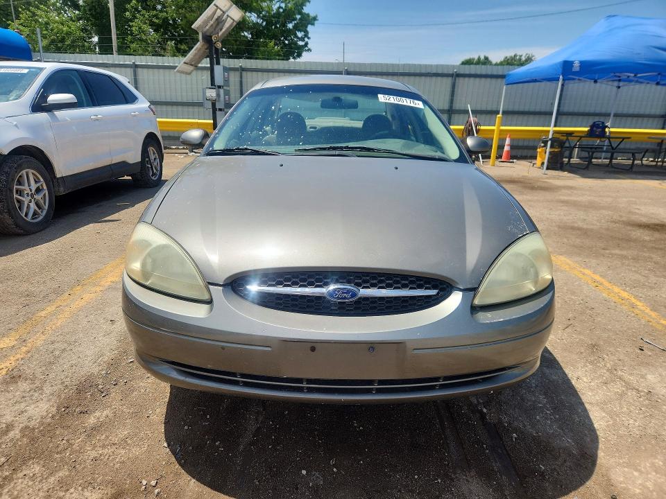 52100176 :رقم المزاد ، 1FAFP53U52G106784 vin ، 2002 Ford Taurus مزاد بيع