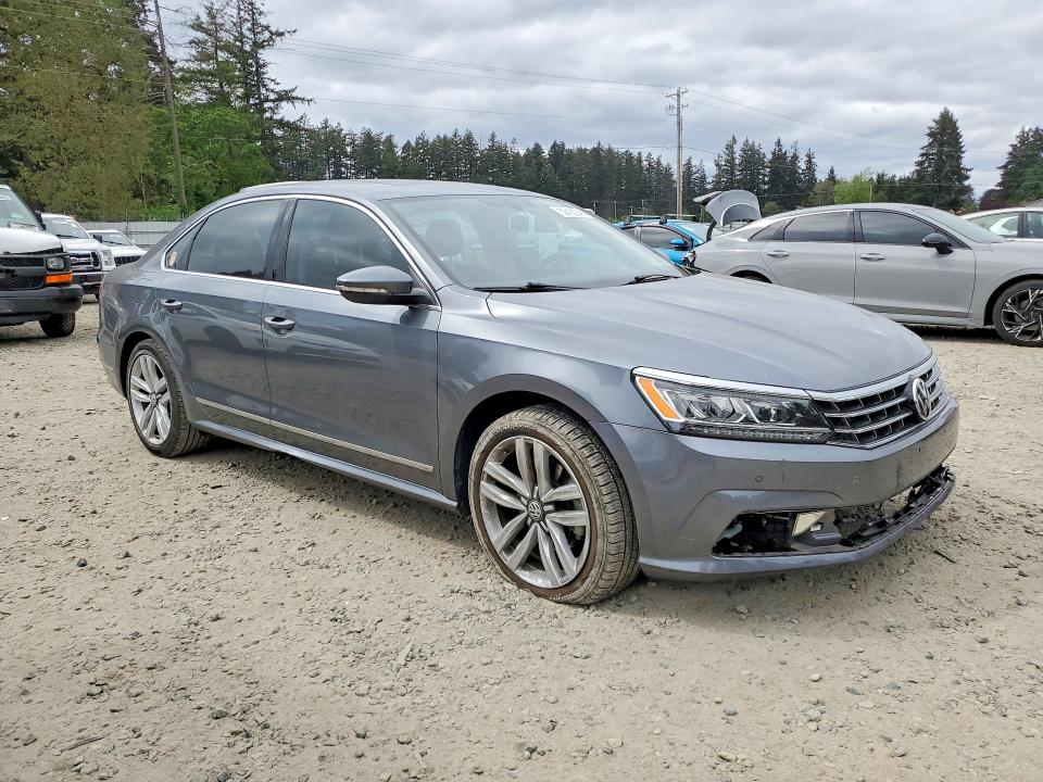 52432246 :رقم المزاد ، 1VWGT7A31HC038433 vin ، 2017 Volkswagen Passat مزاد بيع