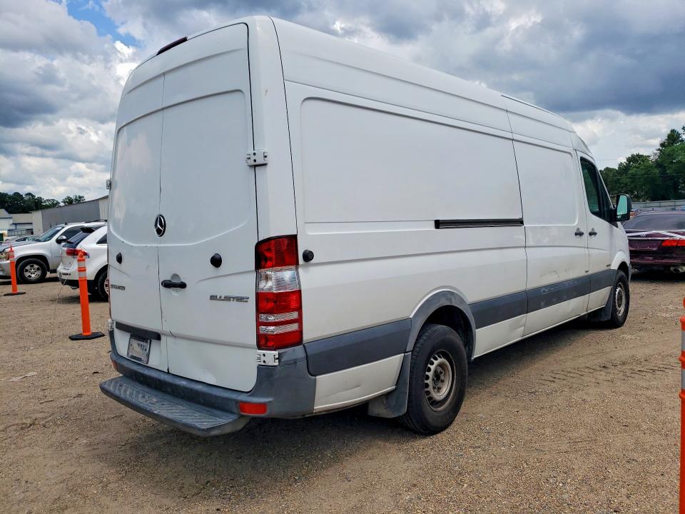 52482106 :رقم المزاد ، WD3PE8DC8F5981560 vin ، 2015 Mercedes Benz Sprinter مزاد بيع