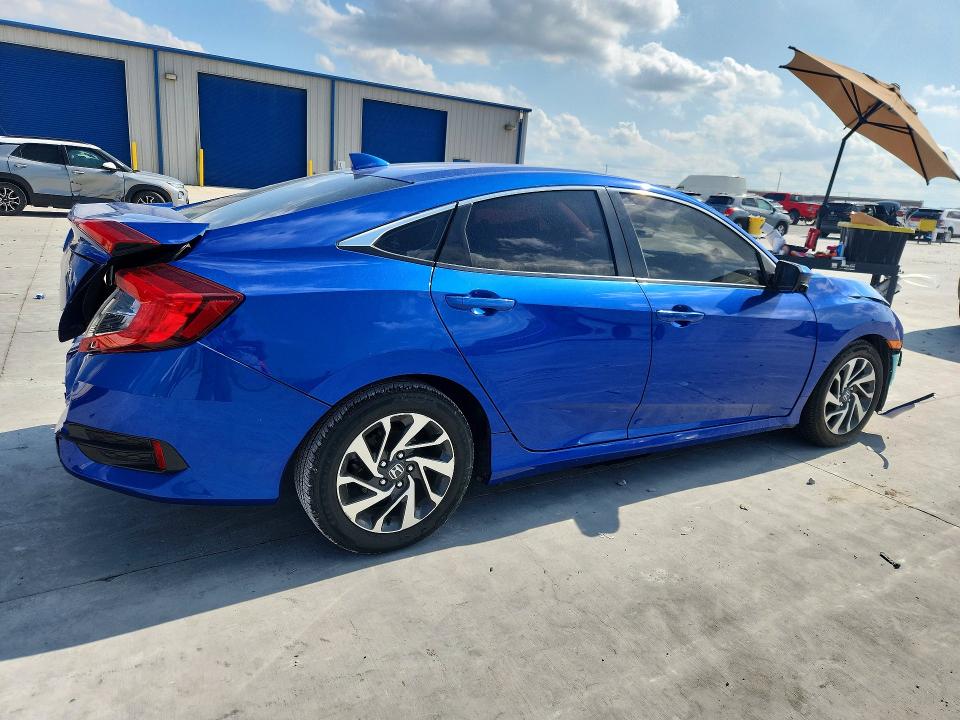 54688686 :رقم المزاد ، 19XFC2F72HE015846 vin ، 2017 Honda Civic مزاد بيع