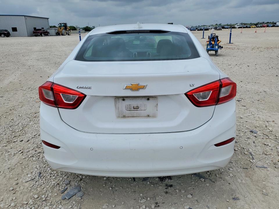 53432756 :رقم المزاد ، 1G1BE5SMXK7143970 vin ، 2019 Chevrolet Cruze مزاد بيع