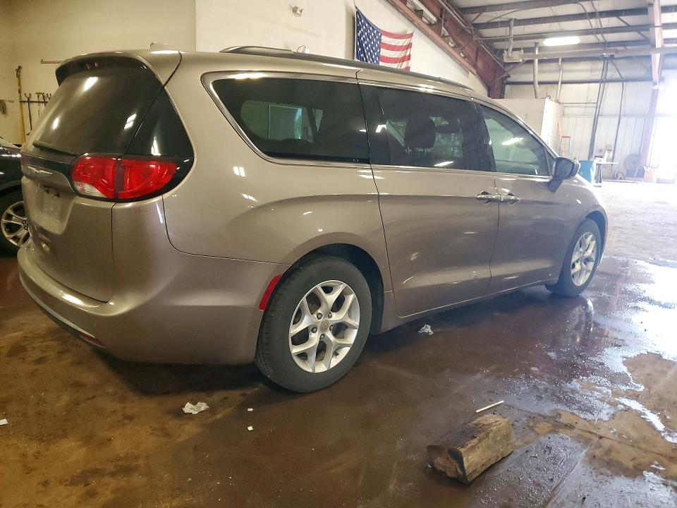 53224156 :رقم المزاد ، 2C4RC1FG1JR182825 vin ، 2018 Chrysler Pacifica مزاد بيع