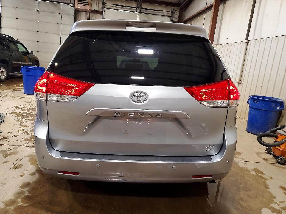 2011 Toyota Sienna მანქანა იყიდება აუქციონზე, vin: 5TDDK3DC3BS010555, აუქციონის ნომერი: 53637896