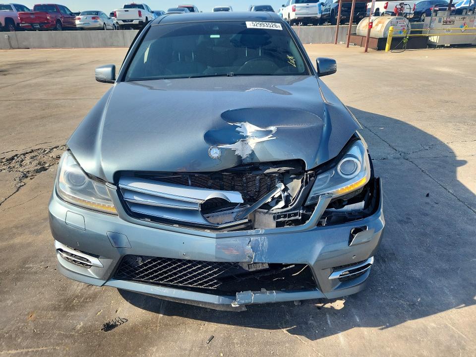 52993526 :رقم المزاد ، WDDGF8BB4CA656975 vin ، 2012 Mercedes-benz C مزاد بيع