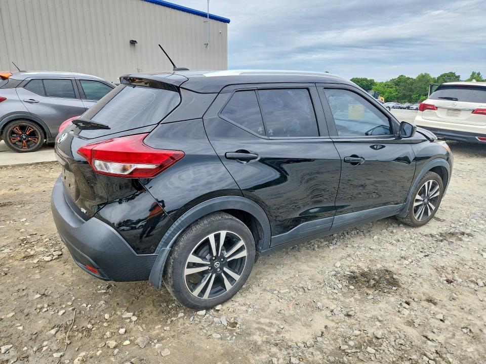 52061926 :رقم المزاد ، 3N1CP5CU8JL545004 vin ، 2018 Nissan Kicks مزاد بيع