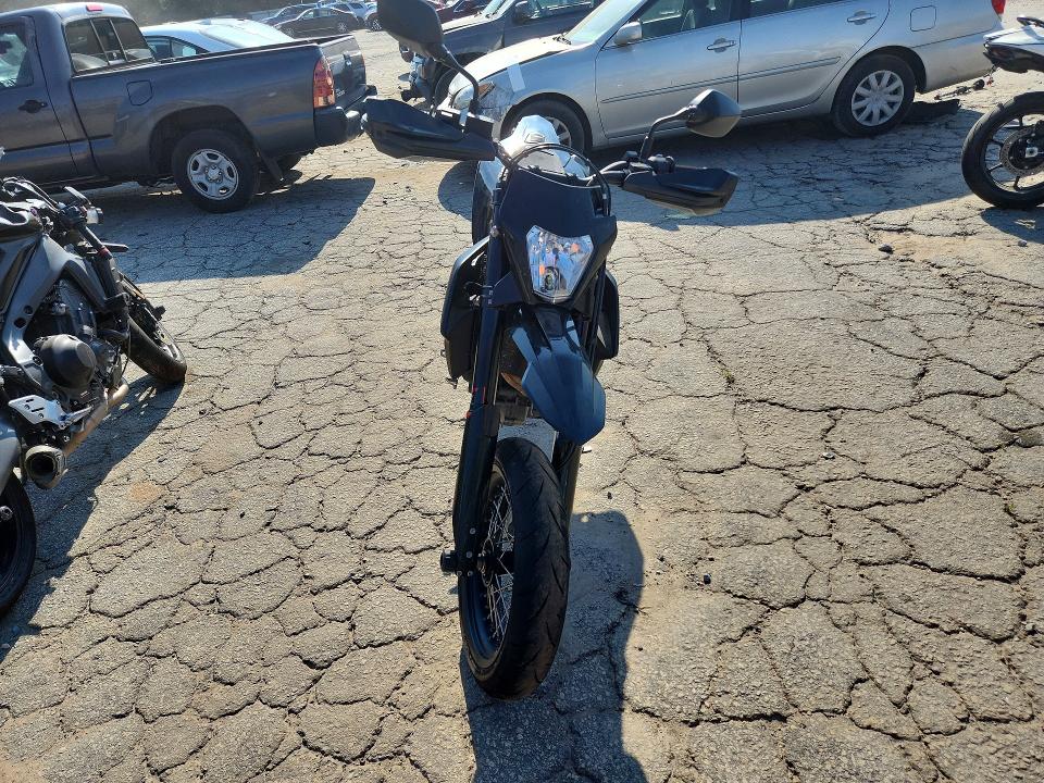 53990736 :رقم المزاد ، VBKLSV403RM762760 vin ، 2024 Ktm 690 مزاد بيع