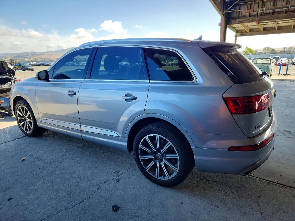Продажа на аукционе авто 2017 Audi Q7, vin: WA1LAAF75HD015676, номер лота: 54325196