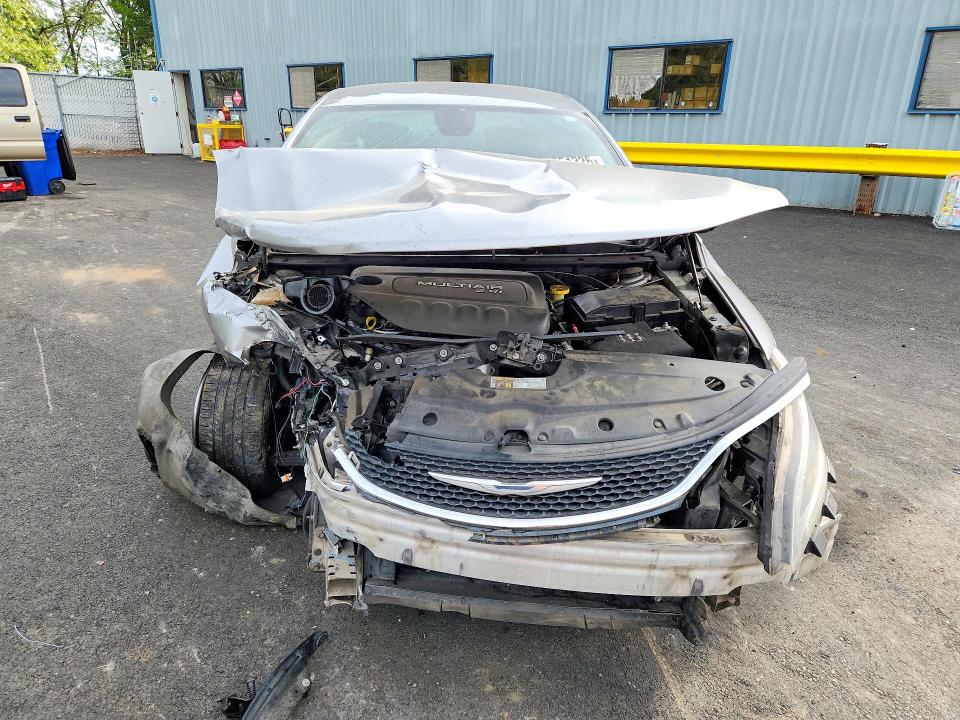 2015 Chrysler 200 მანქანა იყიდება აუქციონზე, vin: 1C3CCCABXFN676669, აუქციონის ნომერი: 52951326
