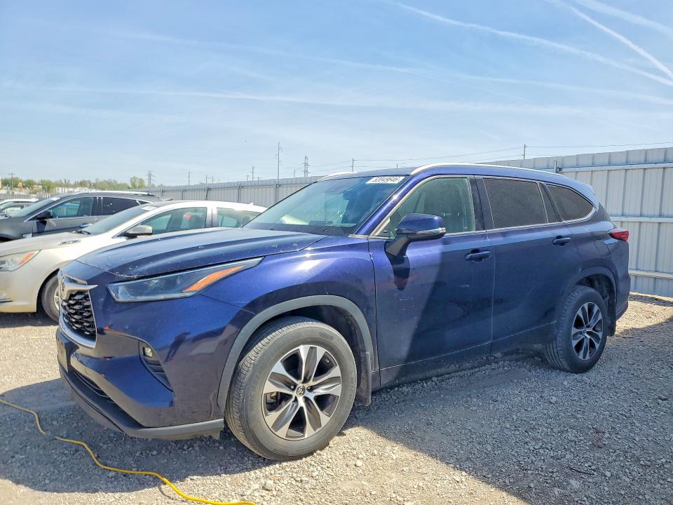 2021 Toyota Highlander მანქანა იყიდება აუქციონზე, vin: 5TDGZRBH4MS143483, აუქციონის ნომერი: 52049646
