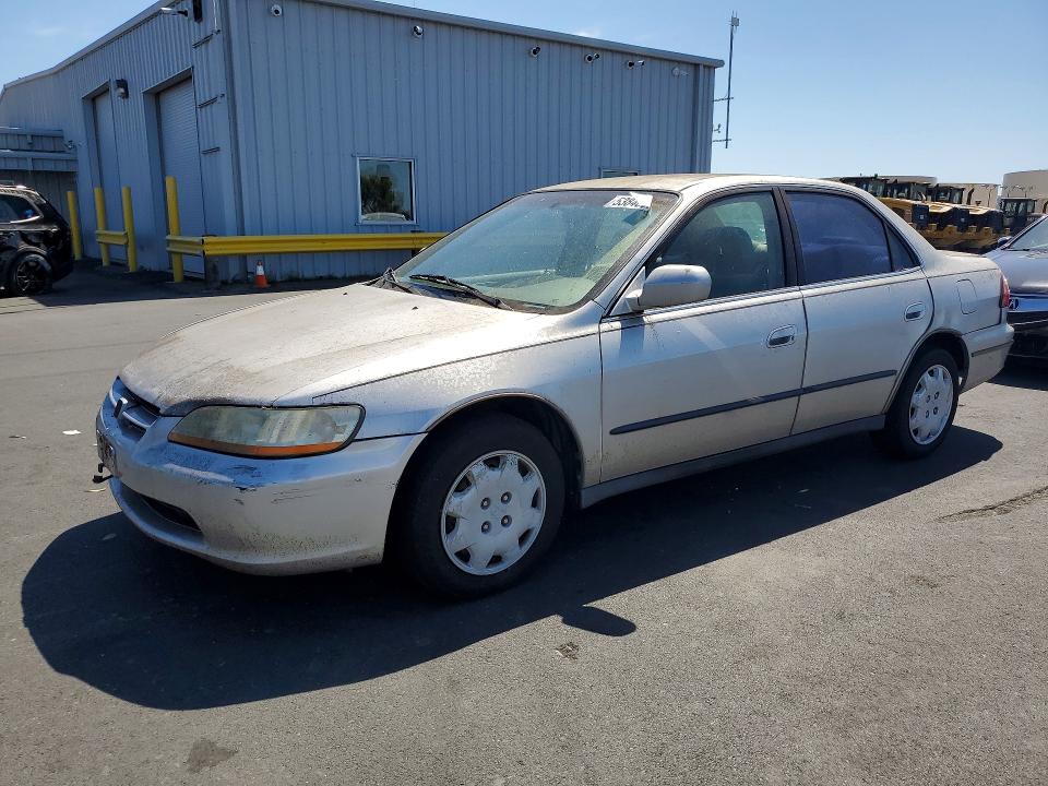 1999 Honda Accord მანქანა იყიდება აუქციონზე, vin: 1HGCG6651XA136769, აუქციონის ნომერი: 53846066