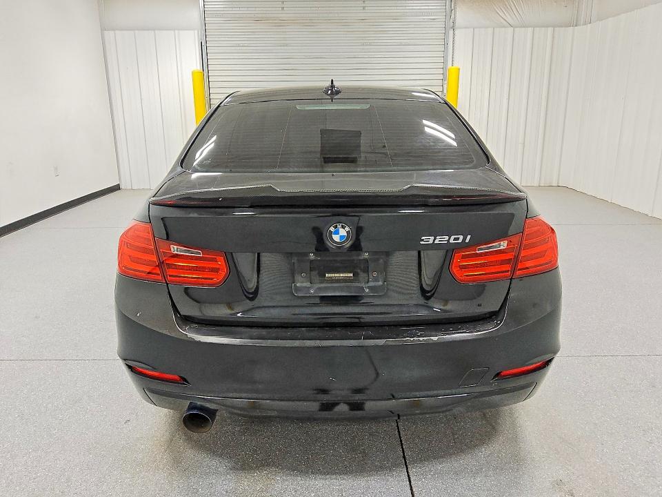 51572596 :رقم المزاد ، WBA3B1G51ENS77634 vin ، 2014 Bmw 320 مزاد بيع