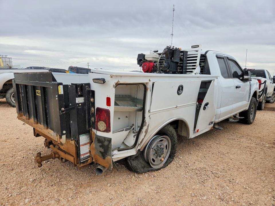 45772266 :رقم المزاد ، 1FT8X3BA9REC90244 vin ، 2024 Ford F350 مزاد بيع