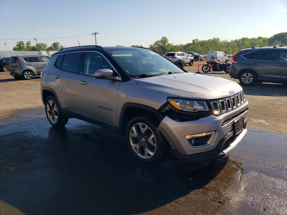 53279266 :رقم المزاد ، 3C4NJDCB0JT230469 vin ، 2018 Jeep Compass مزاد بيع