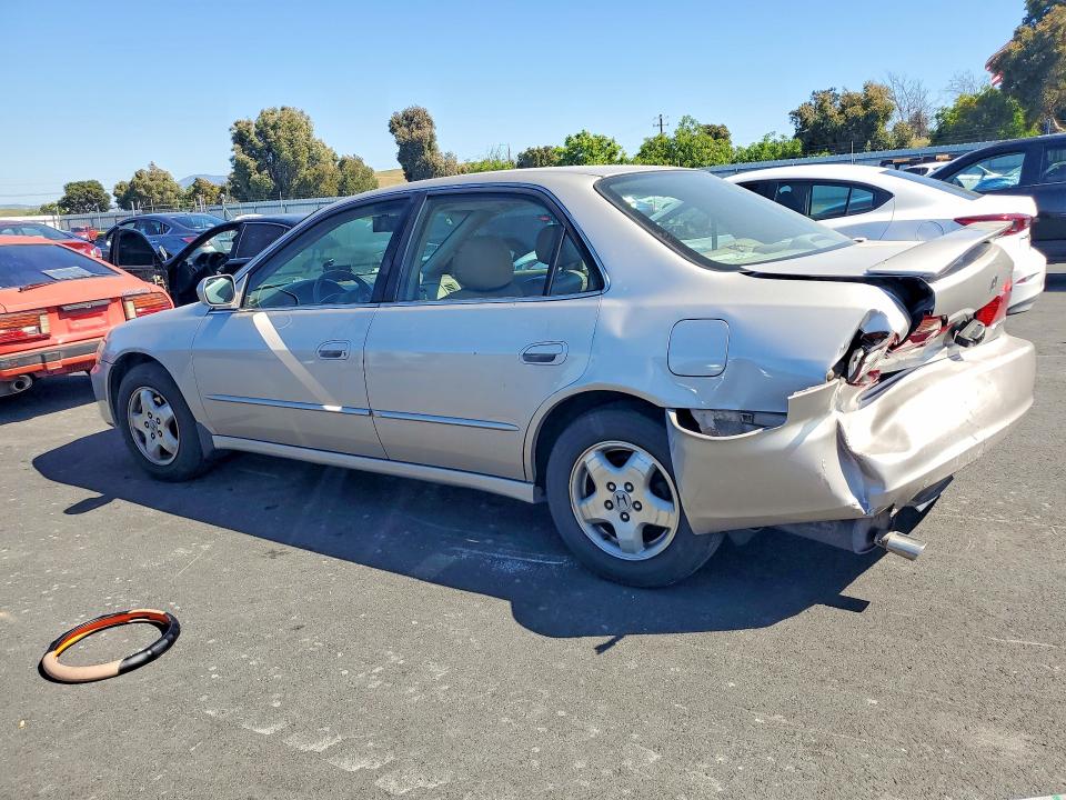 1999 Honda Accord მანქანა იყიდება აუქციონზე, vin: 1HGCG1655XA015813, აუქციონის ნომერი: 53612176